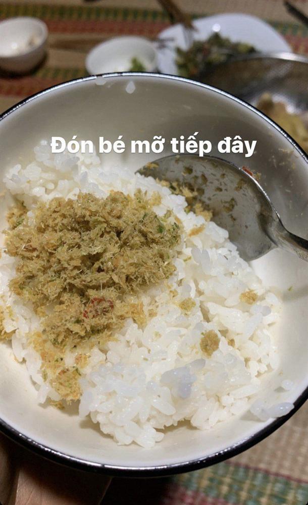 Hoa hậu HHen Niê ứa nước miếng, thấy sướng và đã khi khoe mâm cơm đãi khách ở quê-3