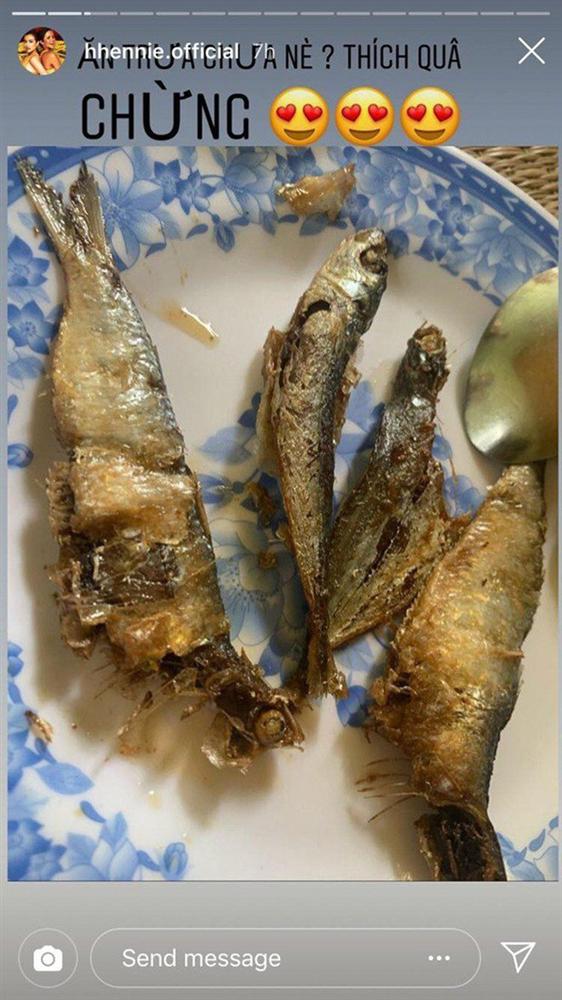 Hoa hậu HHen Niê ứa nước miếng, thấy sướng và đã khi khoe mâm cơm đãi khách ở quê-12