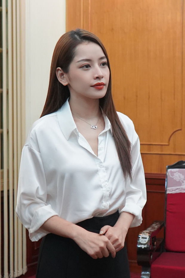 Chi Pu trao tận tay 5.000 bộ trang phục bảo hộ tại Hà Nội và TP. HCM phòng chống dịch Covid-19-3