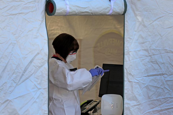 ‘Cảm ơn những anh hùng’ - lời nhắn của người dân Vũ Hán gửi bác sĩ-12