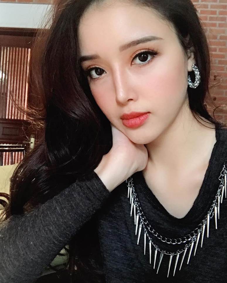 Trời ơi tin được không: Lâu mới lộ diện mà em gái Mai Phương Thuý đã trổ mã xinh đẹp, dự lấn lướt chị gái rồi đây!-1