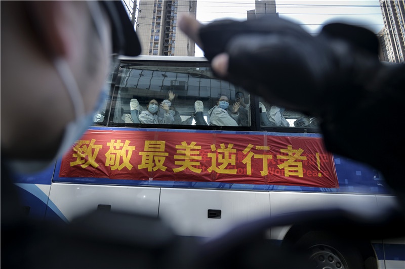 ‘Cảm ơn những anh hùng’ - lời nhắn của người dân Vũ Hán gửi bác sĩ-10