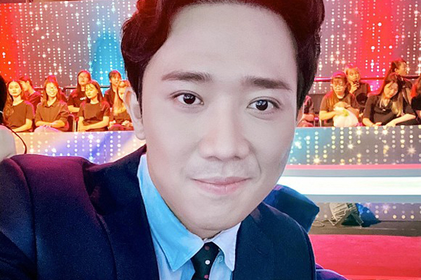 Hiếm lắm Trấn Thành mới khoe màn dậy thì thành công: Cậu bé đen nhẻm giờ đã lột xác, nhờ công Hari Won chăng?-4