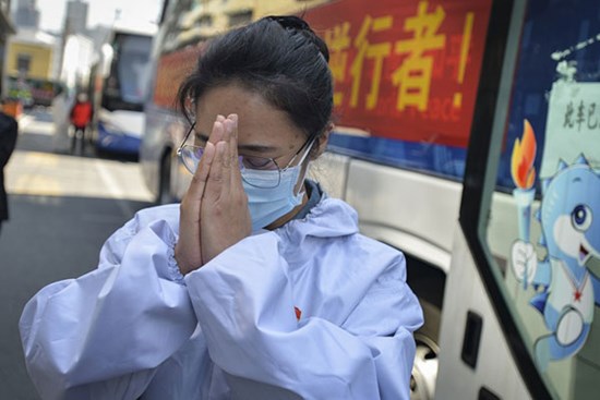 ‘Cảm ơn những anh hùng’ - lời nhắn của người dân Vũ Hán gửi bác sĩ