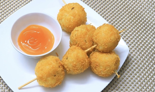 6 cách biến tấu mì gói trở thành món ăn ngon lạ đang được chị em chia sẻ rần rần-2