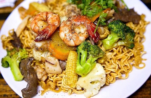 6 cách biến tấu mì gói trở thành món ăn ngon lạ đang được chị em chia sẻ rần rần-4