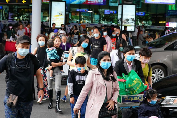 Vụ nổ ở căn hộ chung cư: Xuất hiện đoạn clip 1 thanh niên cầm vật giống súng chĩa vào nhà-3