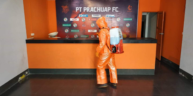 Đội bóng Thái Lan gồng mình chống Covid-19 sau khi phát hiện một HLV tụ tập đi xem quyền anh: Bài học nhãn tiền-4