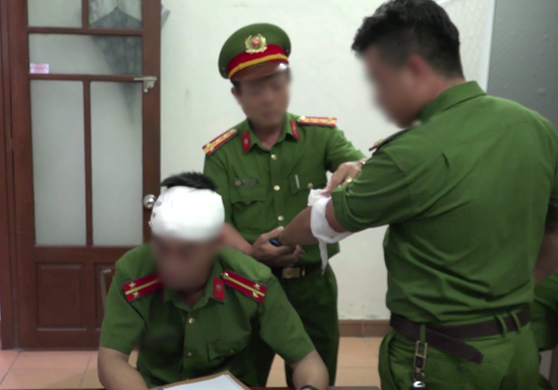 Clip: Lời khai của thanh niên say xỉn chém 2 công an và 1 người dân bị thương-3