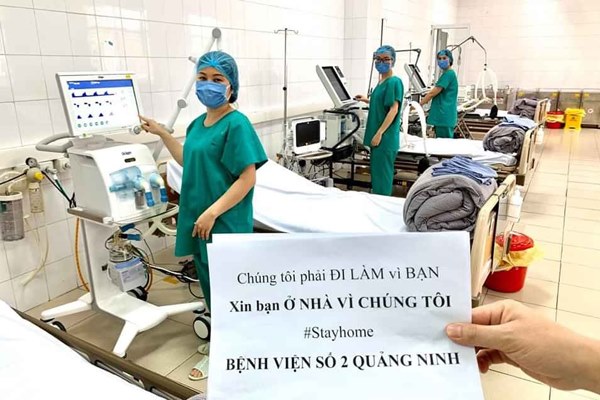 Bác sĩ khắp thế giới lan toả thông điệp ‘xin bạn ở nhà vì chúng tôi’-3