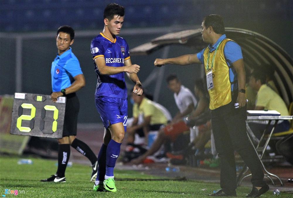 Cầu thủ Việt Nam thay đổi cách giao tiếp trên sân cỏ-4