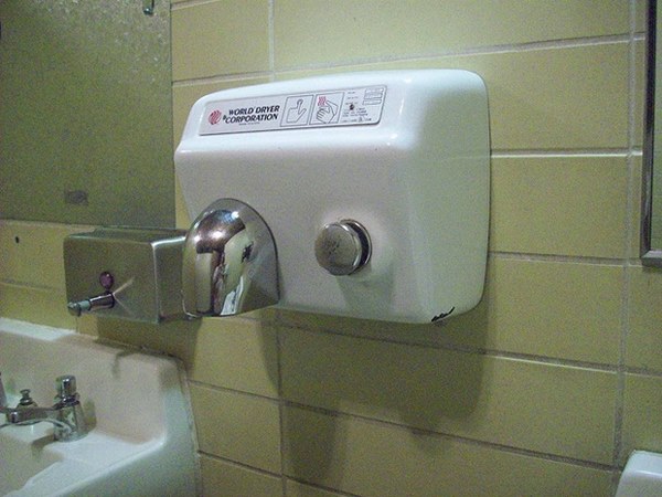 Cách sử dụng nhà vệ sinh công cộng an toàn, tránh lây nhiễm COVID-19-6