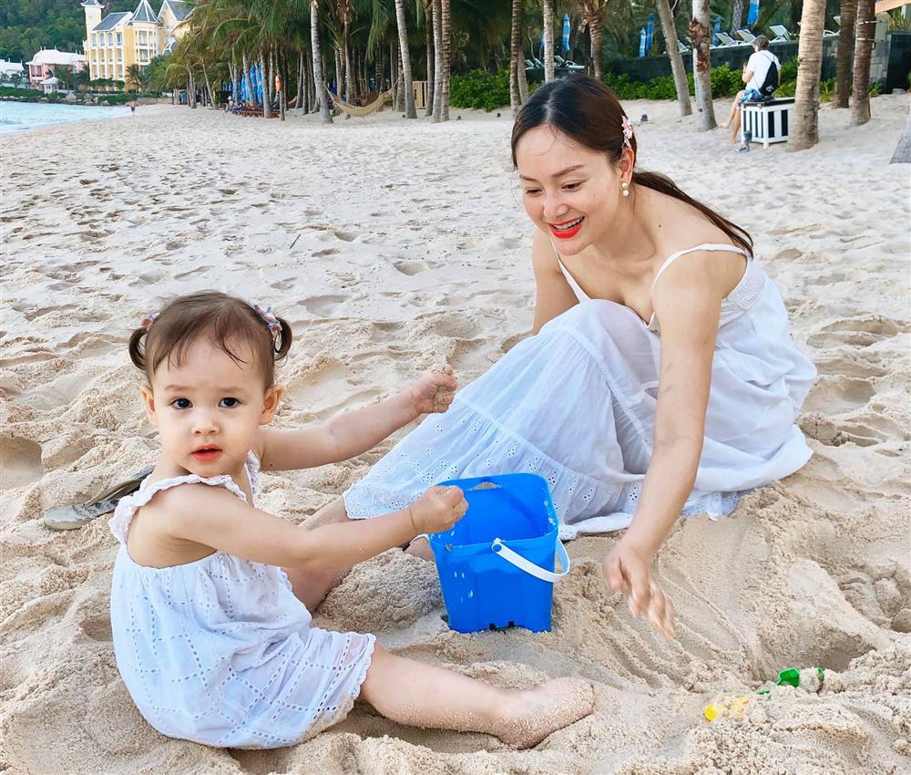 Con gái 21 tháng biết xếp bảng chữ cái, đếm số, đánh đàn, Lan Phương tiết lộ quy tắc dạy con mẹ nào cũng khen ngợi-4