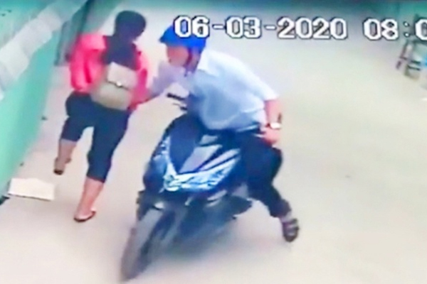 Diễn biến bất ngờ vụ nam điều dưỡng bị tố sàm sỡ vùng kín cô gái ngay bên đường-3