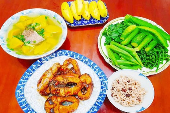 Mẹ đảm làm mâm cơm ngon trong 30 phút, ai cũng tròn mắt ngạc nhiên