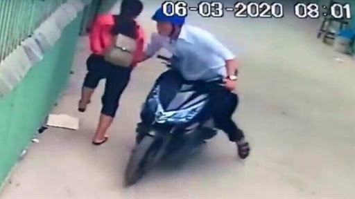 Diễn biến bất ngờ vụ nam điều dưỡng bị tố sàm sỡ vùng kín cô gái ngay bên đường-2