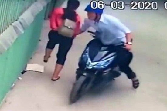 Diễn biến bất ngờ vụ nam điều dưỡng bị tố sàm sỡ vùng kín cô gái ngay bên đường