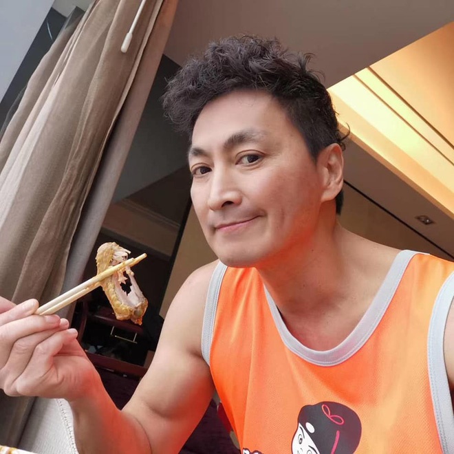 Triển Chiêu đẹp trai nhất màn ảnh: Là chủ nhà máy rộng 20.000 m2, đã kết hôn sau nhiều năm cô độc?-11