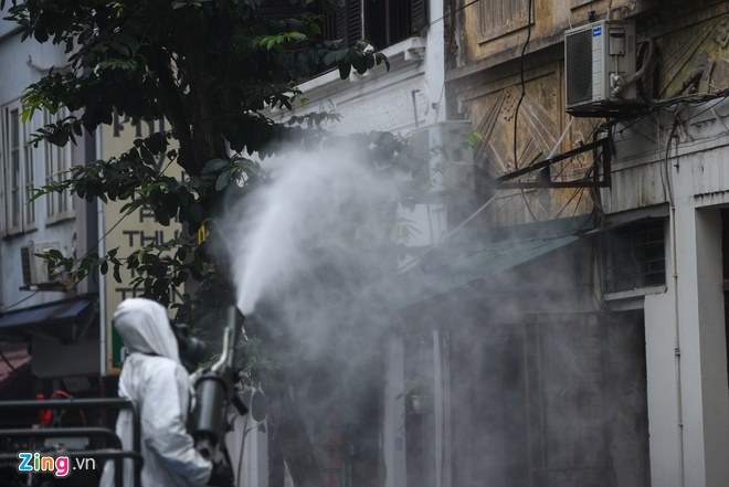 Xem xét đóng các cửa hàng ăn uống quanh Bệnh viện Bạch Mai-1