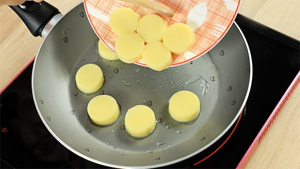 Nàng dâu thể hiện bản lĩnh nâng cấp món đậu sốt cà chua, mẹ chồng khó tính cũng bất ngờ-3