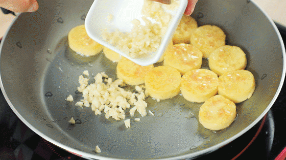 Nàng dâu thể hiện bản lĩnh nâng cấp món đậu sốt cà chua, mẹ chồng khó tính cũng bất ngờ-5