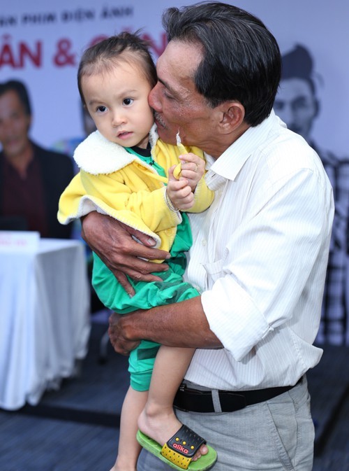 Thương Tín U70 lấy vợ kém 32 tuổi, ông hoàng màn ảnh cuối đời chật vật-6