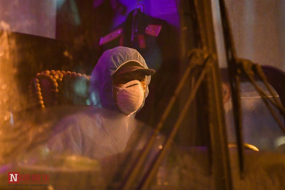 Trắng đêm đón công dân từ vùng dịch vào khu cách ly-14