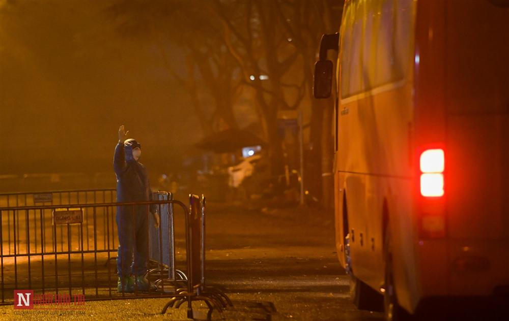 Trắng đêm đón công dân từ vùng dịch vào khu cách ly-6