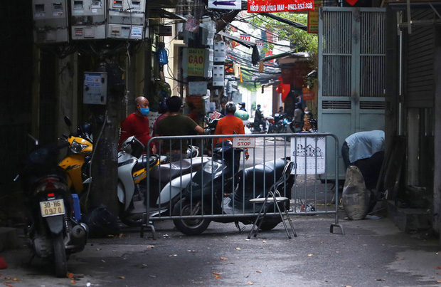 Người dân khu nữ nhân viên y tế mắc Covid-19 sinh sống tự phun thuốc tiêu trùng, khử độc-3