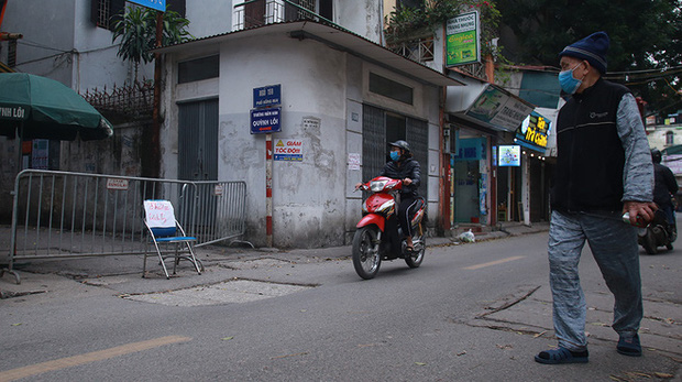 Người dân khu nữ nhân viên y tế mắc Covid-19 sinh sống tự phun thuốc tiêu trùng, khử độc-9