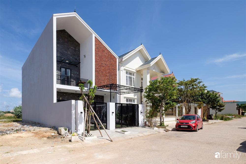 Rộng 160m², ngôi nhà ở Quảng Bình được dùng vật liệu đặc biệt để không gian sống đủ ánh sáng và gió trời dù không nhiều cửa sổ-2