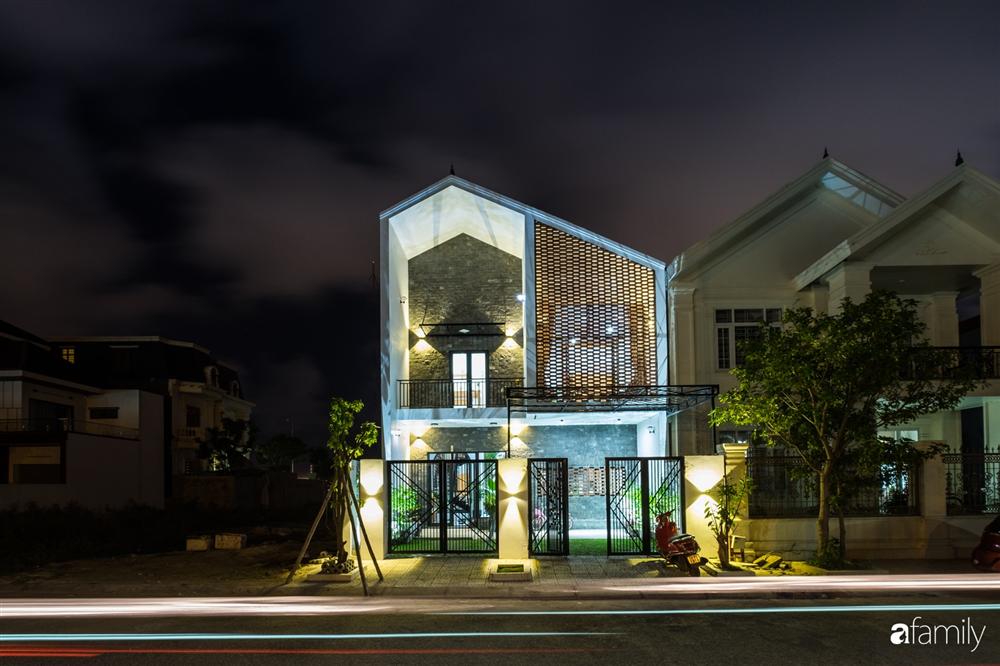 Rộng 160m², ngôi nhà ở Quảng Bình được dùng vật liệu đặc biệt để không gian sống đủ ánh sáng và gió trời dù không nhiều cửa sổ-3