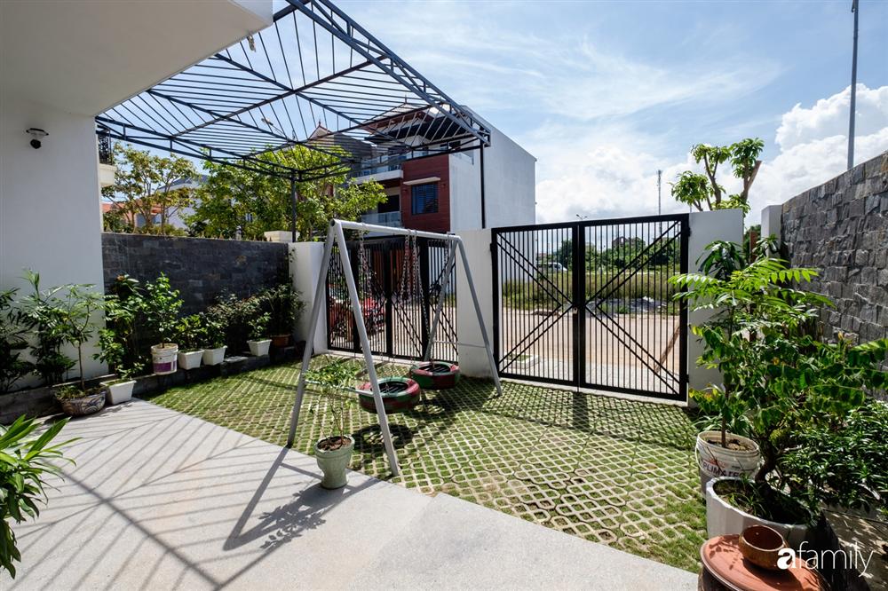 Rộng 160m², ngôi nhà ở Quảng Bình được dùng vật liệu đặc biệt để không gian sống đủ ánh sáng và gió trời dù không nhiều cửa sổ-5