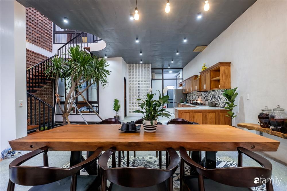 Rộng 160m², ngôi nhà ở Quảng Bình được dùng vật liệu đặc biệt để không gian sống đủ ánh sáng và gió trời dù không nhiều cửa sổ-6