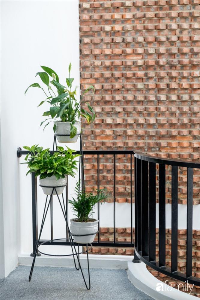 Rộng 160m², ngôi nhà ở Quảng Bình được dùng vật liệu đặc biệt để không gian sống đủ ánh sáng và gió trời dù không nhiều cửa sổ-12