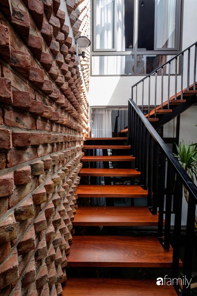 Rộng 160m², ngôi nhà ở Quảng Bình được dùng vật liệu đặc biệt để không gian sống đủ ánh sáng và gió trời dù không nhiều cửa sổ-14