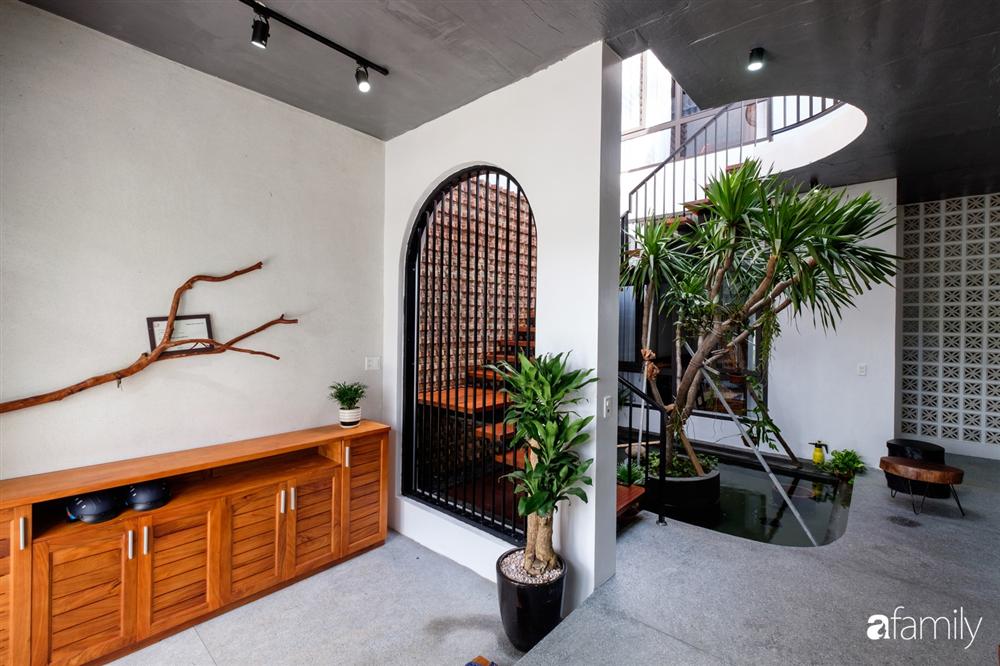 Rộng 160m², ngôi nhà ở Quảng Bình được dùng vật liệu đặc biệt để không gian sống đủ ánh sáng và gió trời dù không nhiều cửa sổ-16