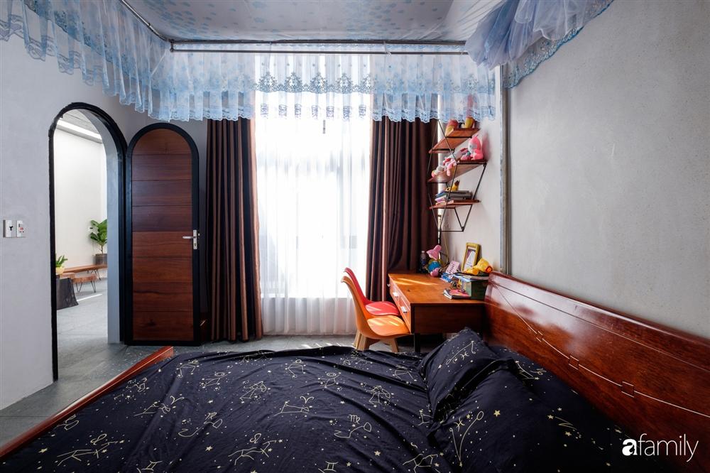 Rộng 160m², ngôi nhà ở Quảng Bình được dùng vật liệu đặc biệt để không gian sống đủ ánh sáng và gió trời dù không nhiều cửa sổ-21