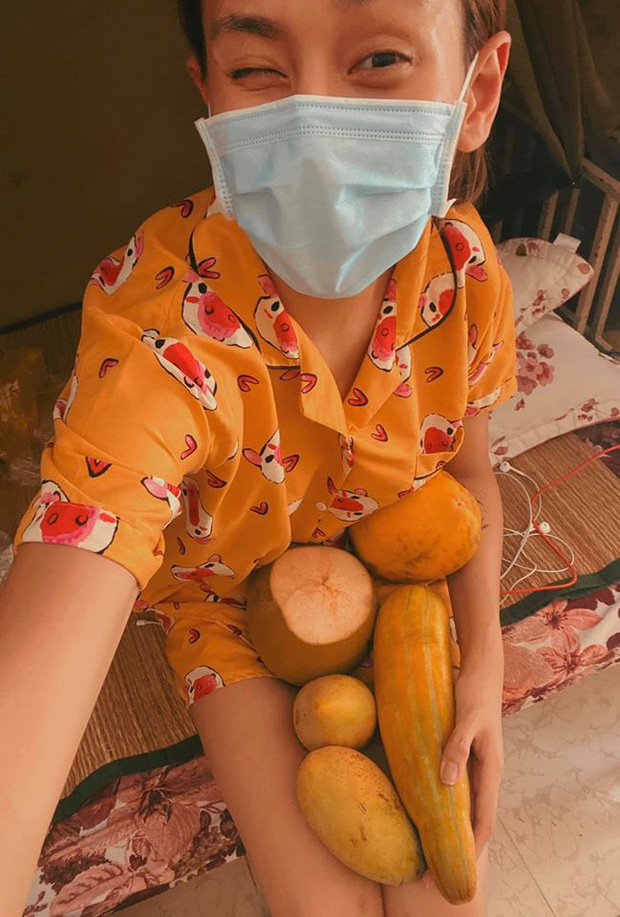 Đại gia khu cách ly gọi tên Võ Hoàng Yến: Bánh kẹo, hoa quả, vật dụng cá nhân nhiều đến mức mở cả tiệm tạp hoá cơ!-4