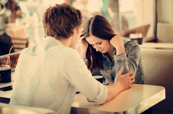 Mẹ tôi mắng chị dâu vì không chịu sinh con nhưng chị ấy cười trong nước mắt hỏi lại một câu khiến cả nhà tôi tái mặt-1