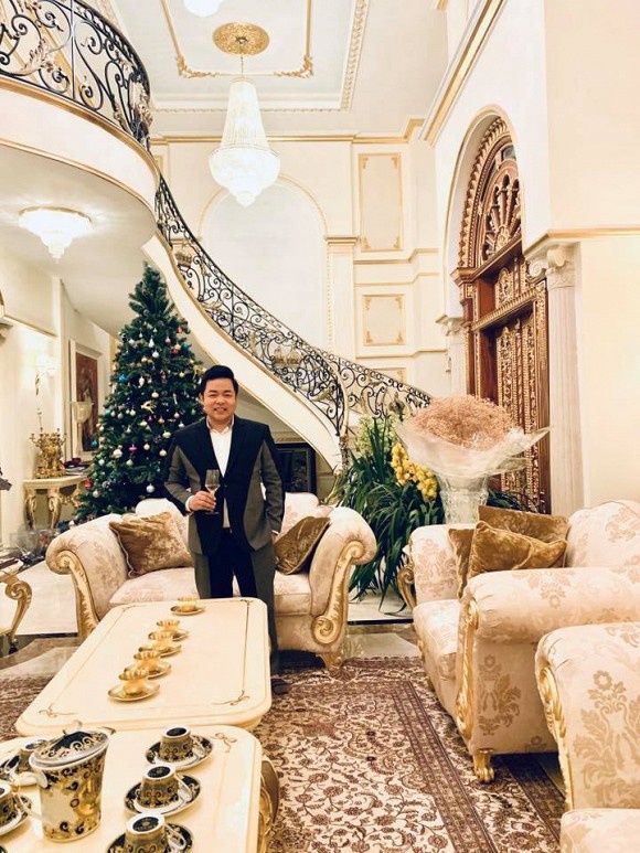 Sở hữu biệt thự dát vàng lấp lánh, ca sĩ Đập vỡ cây đàn Quang Lê khiến nhiều người bất ngờ về sự giàu có-1