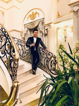 Sở hữu biệt thự dát vàng lấp lánh, ca sĩ Đập vỡ cây đàn Quang Lê khiến nhiều người bất ngờ về sự giàu có-3