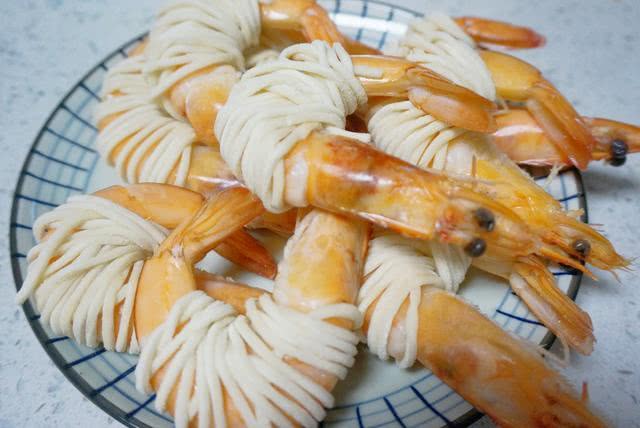 Một con tôm và một sợi mì cũng có thể thành món tuyệt ngon khiến chồng con bất ngờ-3