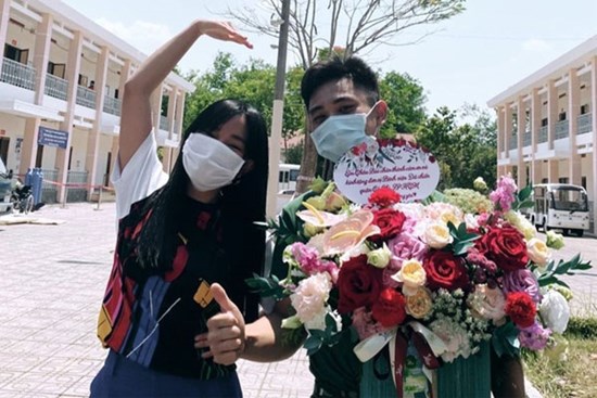 Châu Bùi quay lại bệnh viện dã chiến ở Củ Chi