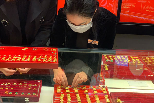 Giá vàng hôm nay 23/3: Nín thở chờ tín hiệu của Fed-2