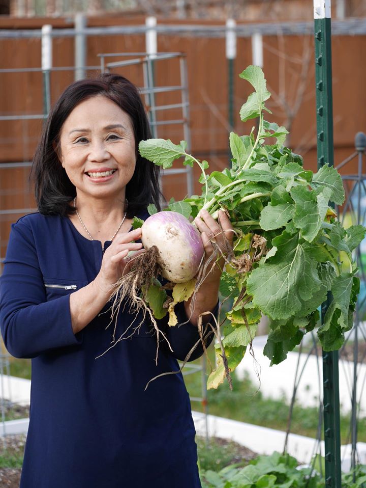 Khu vườn rộng 1000m² với đủ loại rau Việt do con gái tặng mẹ trên đất Mỹ xa xôi-21