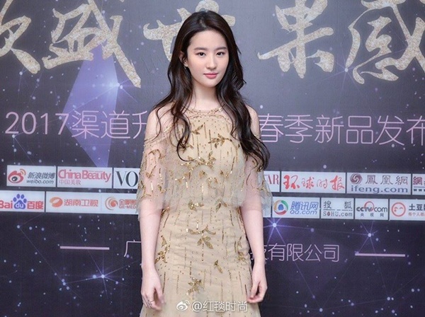 Màn đụng độ giữa Son Ye Jin và Lưu Diệc Phi 3 năm trước vẫn khiến dân tình cân não-5