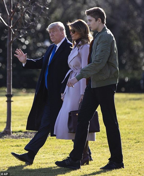 Quý tử Barron Trump cao gần 2m, đón sinh nhật tuổi 14 theo cách đặc biệt giữa thời điểm dịch Covid-19 lan rộng-4