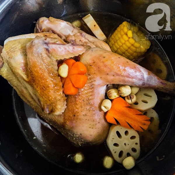 Bồi bổ sức khỏe phòng dịch bệnh với món gà hầm sen ngọt thơm-4