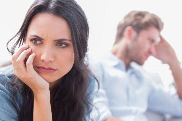 Tối ngày nhắn tin khuyên anh trai mang tiền về cho mẹ giữ, chị dâu thẳng thắn gọi điện và hỏi một câu khiến cả nhà im re-2